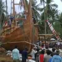 Cuaca Buruk, Kapal Spirit Majapahit Lego Jangkar di Manila