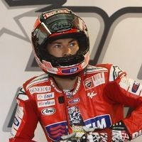 Podium Hayden Masih Ditunggu