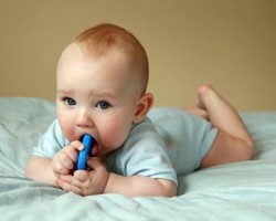 Saat Si Kecil Tumbuh Gigi