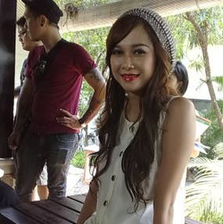 Aura Kasih: Mau Pakai Tank Top atau Cadar, yang Penting Hatinya