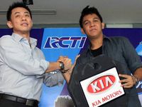 Igo dan Citra Idol Terima Hadiah