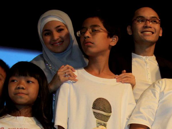 Marshanda Berbagi Saat Ramadan