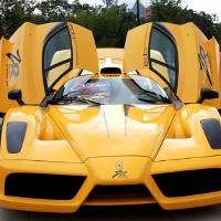 Jet Tempur Versus Mobil Super, Siapa Cepat?