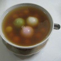 Wedang Ronde Alkateri Hangatkan Badan di Malam Hari