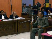 Edmon Ilyas Bersaksi untuk Kompol Arafat