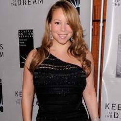 Mariah Carey Belum Ungkap Kehamilan Karena Percaya Takhayul