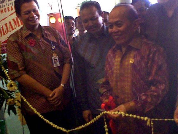 Menkop Buka Pojok Rakyat