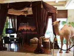 Tenda Maroko dan Onta Coklat Ala Hotel Bumi