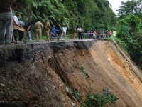 Awas! 20 Titik Rawan Longsor di Jalur Mudik Riau-Sumbar