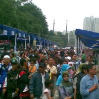 Ratusan Warga Rela Berpanas Ria Demi Sembako Gratis PAN