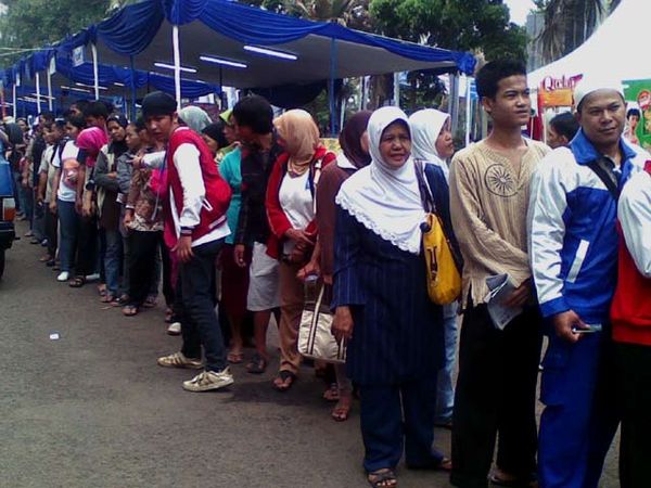 Antre Sembako Gratis Dari PAN