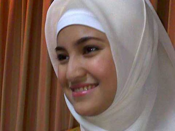 Marshanda Mantap Berjilbab