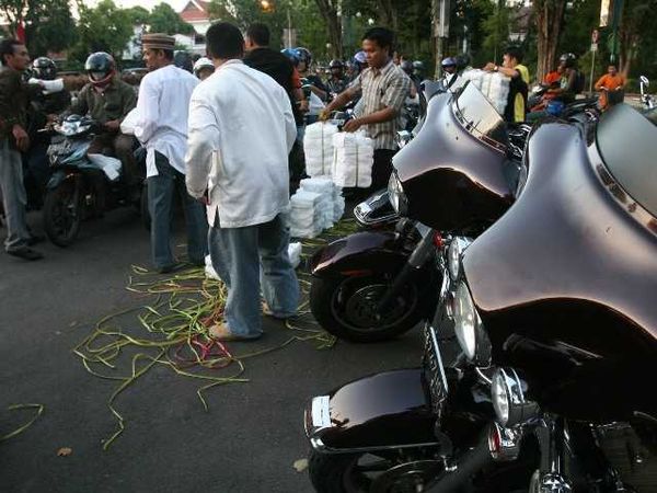 Komunitas Moge Baksos Ramadan