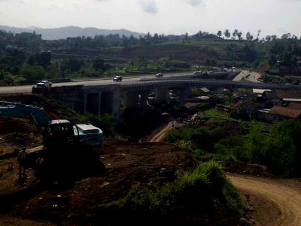 Gubernur Jabar Tinjau Jalur Lingkar Nagreg