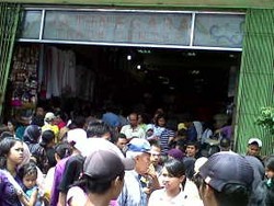 Musim Belanja Lebaran Tiba, Pasar Jatinegara Padat
