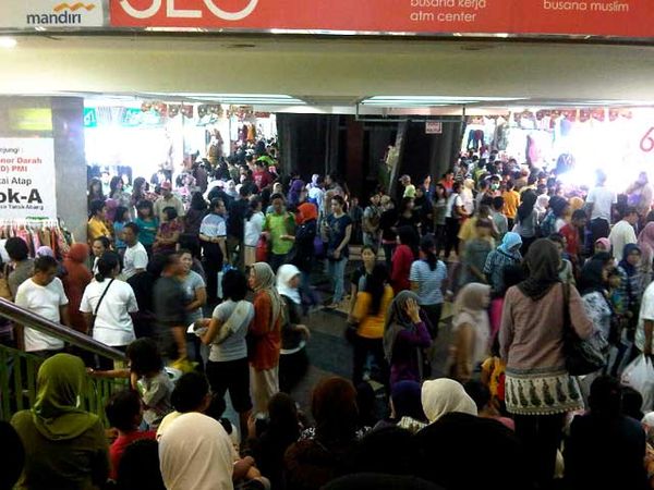 Pasar Tanah Abang Padat