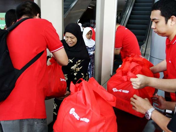 Janda dan Anak Yatim Terima Bingkisan