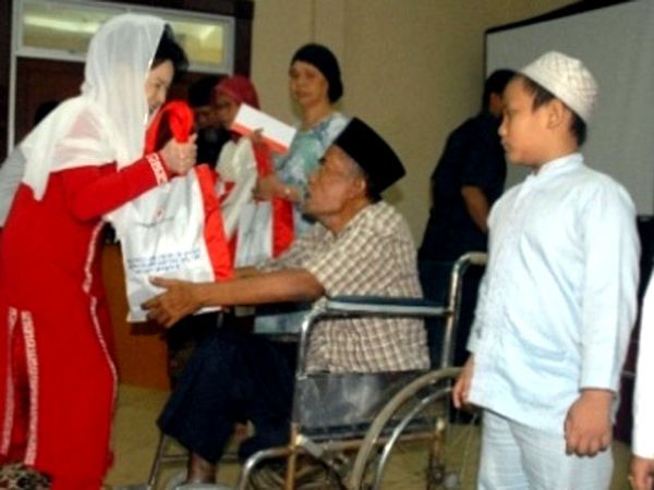 PMI DKI Berikan Santunan 