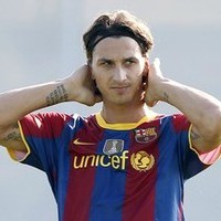 Barca Pinjamkan Ibra ke Milan 