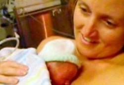 Bayi Prematur Hidup Lagi Setelah Dipeluk Ibunya 2 Jam