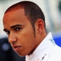 Hamilton Geser Webber dari Puncak Klasemen