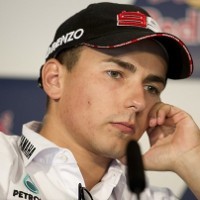 Lorenzo Bertekad Ngebut Sedari Start