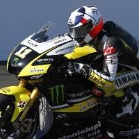 Spies Pole di Depan Pendukung