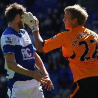 Tempeleng Berbuah Kartu Merah