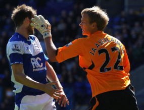 Tempeleng Berbuah Kartu Merah