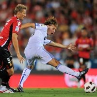 Debut Mourinho Berakhir Imbang 0-0