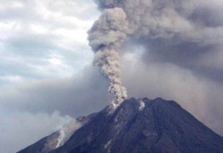 Risiko Kesehatan dari Semburan Debu Gunung Meletus