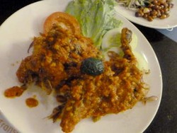 Bercucuran Keringat Ditonjok Ayam Taliwang