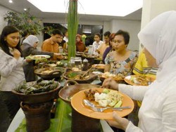 Tauzia Gelar Buka Puasa Plus Talk Show