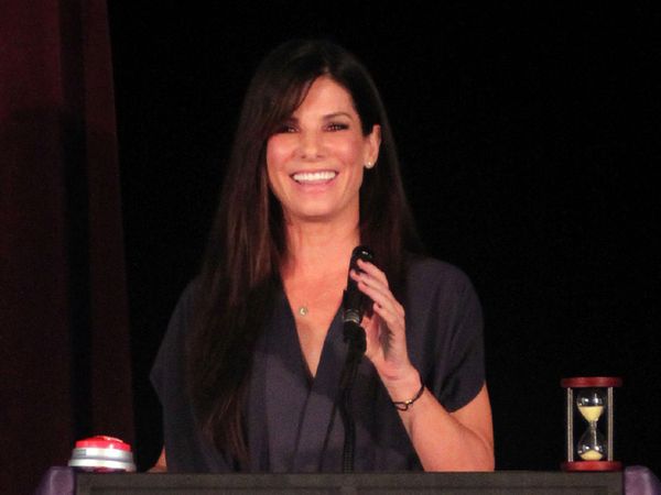 Senyum Bahagia Sandra Bullock