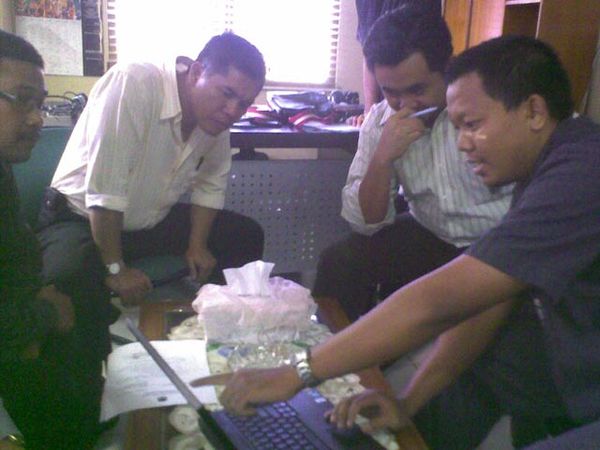 Tim Sukses 6 Pasang Cabup Datangi Polisi