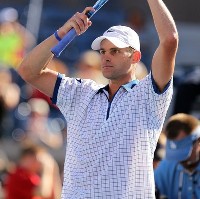 Roddick Rayakan Ultah dengan Kemenangan