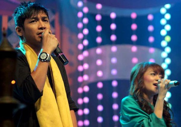 Pasha Duet dengan Indah Dewi Pertiwi