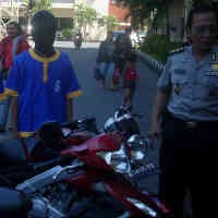 Kakak Adik Kompak Rampas Motor Pasangan Kekasih
