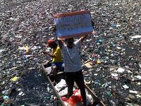 Warga Morokrembangan Protes Penumpukan Sampah