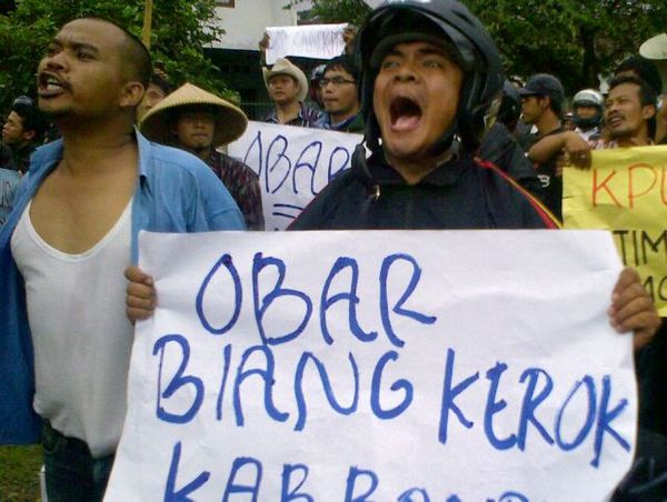 Kantor KPU Kab Bandung Didemo