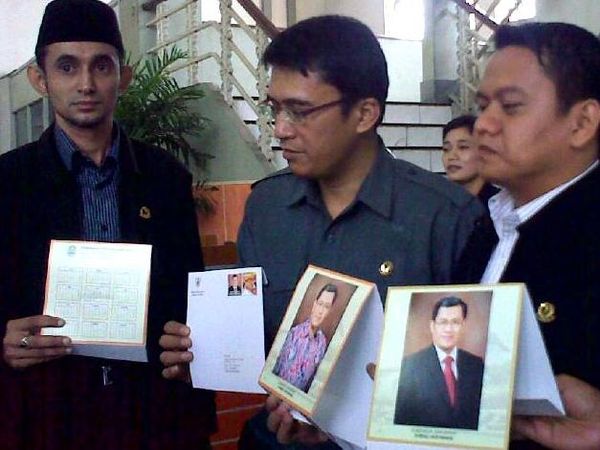 Anggota DPRD Jabar Sidak Kantor Pos Anggota DPRD Jabar Sidak Kantor Pos