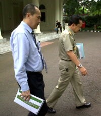 Takut Bikin Macet, Foke Pulang dari Kantor Wapres Jalan Kaki 