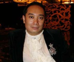 Disidang, Adjie Notonegoro Teteskan Air Mata