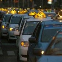 Penolakan Taksi Taxiku dan Taksi Putra dengan Alasan Macet