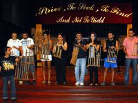 Angklung Mengalun di Kampus Libanon
