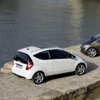 Mercy A-Class Listrik Gendong Baterai Tesla