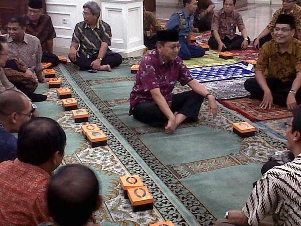 Boediono Buka Puasa Bareng Pimpinan Media