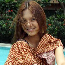 Kisah Cinta Terlarang Aurelie Moeremans & Roby