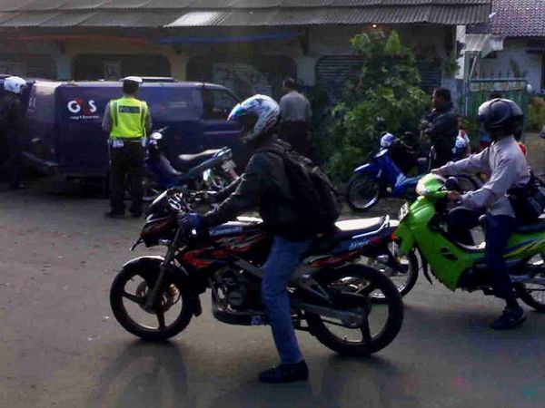 Mobil G4S Securicor Tabrak Pohon