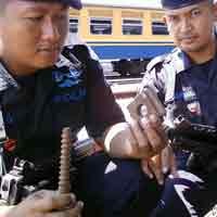 Amankan Jalur Kereta, Brimob Temukan Baut Rel Kendor dan Terlepas